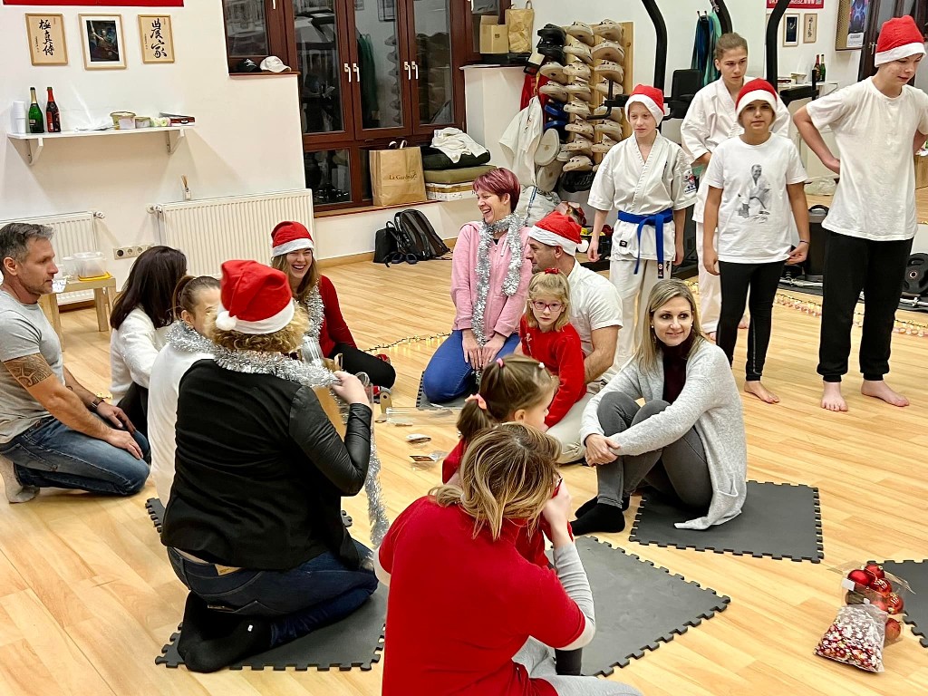 Seishin karácsonyfa közös díszítése 🎄🎅🏻🥋⛩