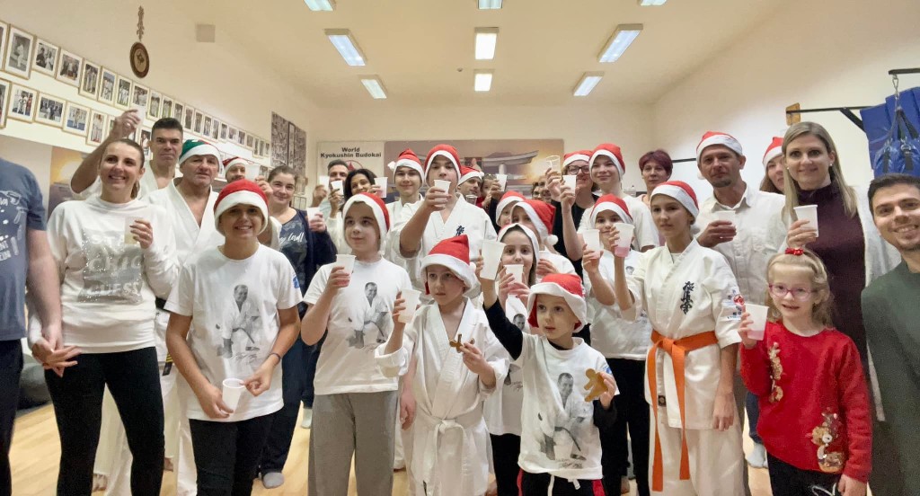 Seishin karácsonyfa közös díszítése 🎄🎅🏻🥋⛩