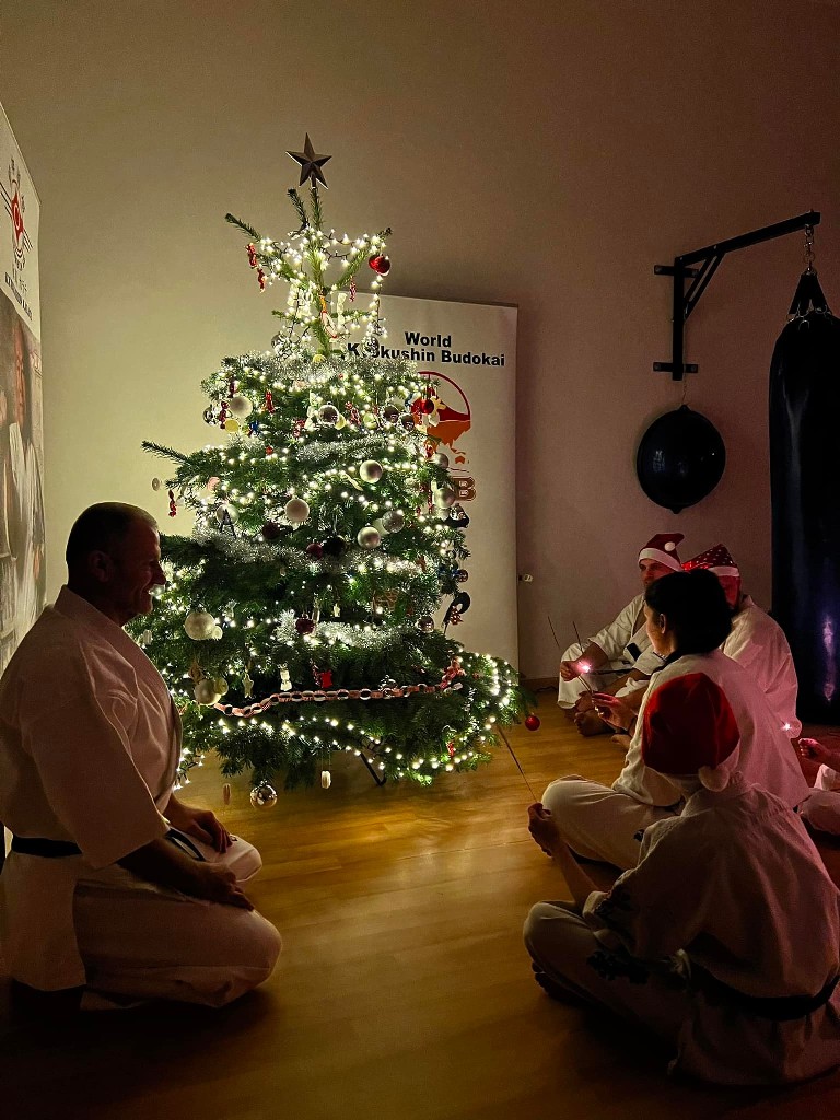 Seishin karácsonyfa közös díszítése 🎄🎅🏻🥋⛩