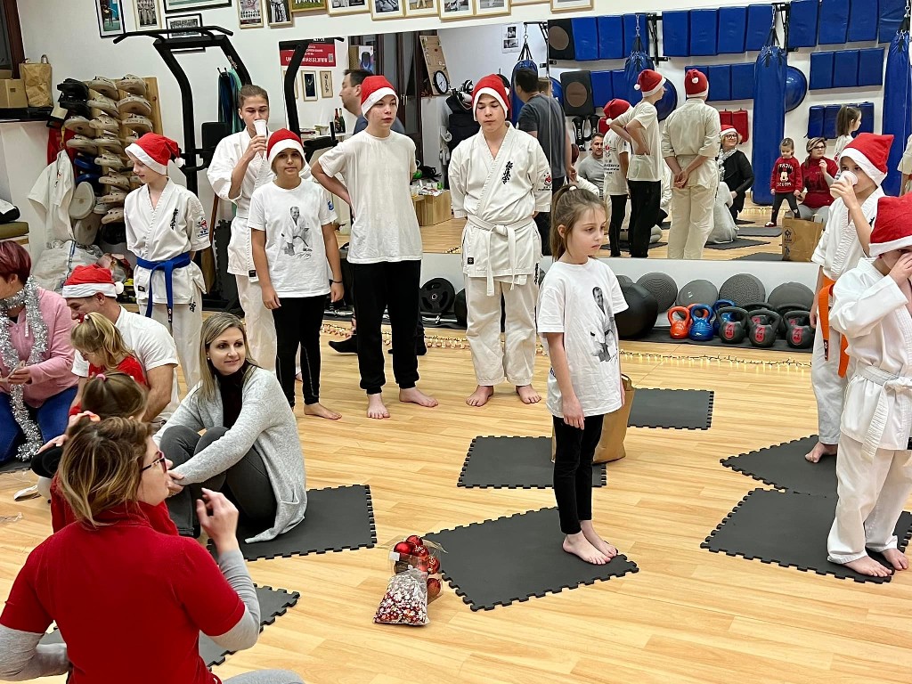 Seishin karácsonyfa közös díszítése 🎄🎅🏻🥋⛩