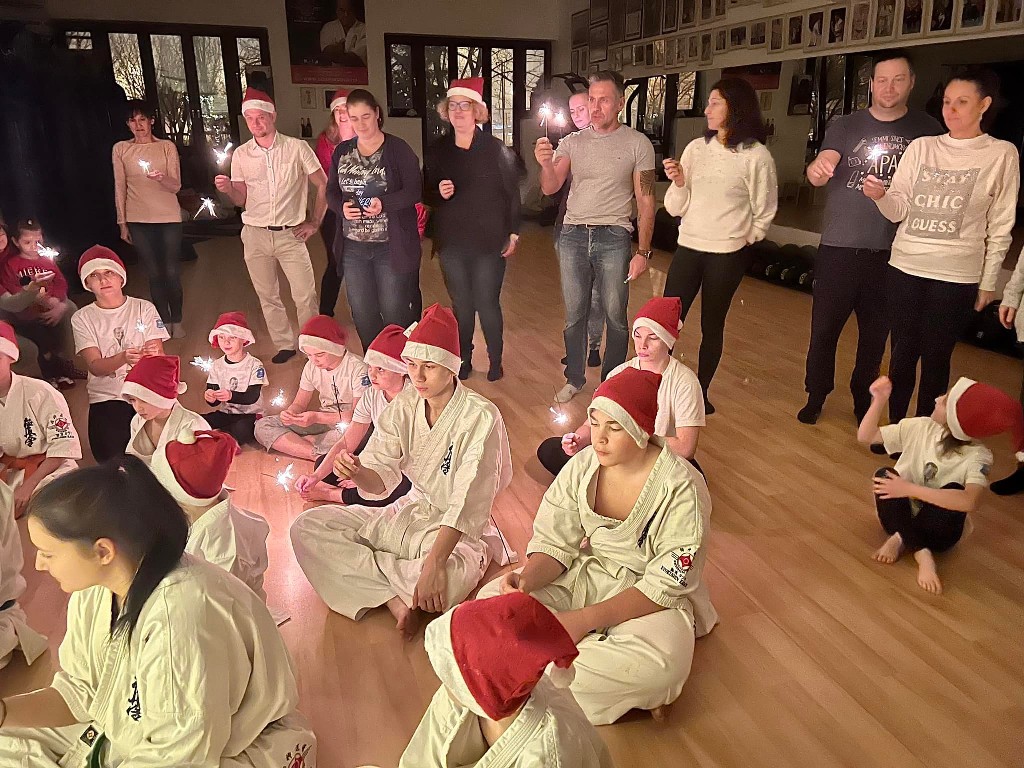 Seishin karácsonyfa közös díszítése 🎄🎅🏻🥋⛩