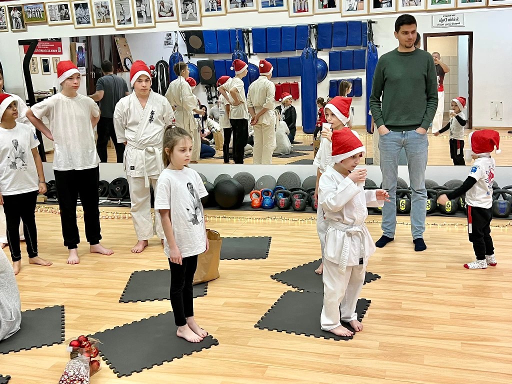 Seishin karácsonyfa közös díszítése 🎄🎅🏻🥋⛩