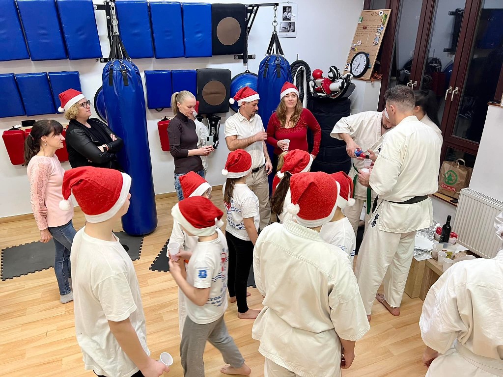 Seishin karácsonyfa közös díszítése 🎄🎅🏻🥋⛩