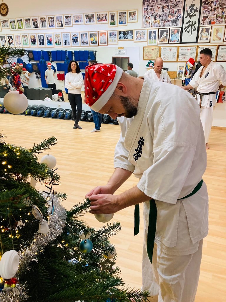 Seishin karácsonyfa közös díszítése 🎄🎅🏻🥋⛩