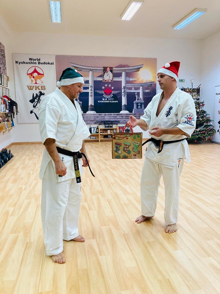 Seishin karácsonyfa közös díszítése 🎄🎅🏻🥋⛩