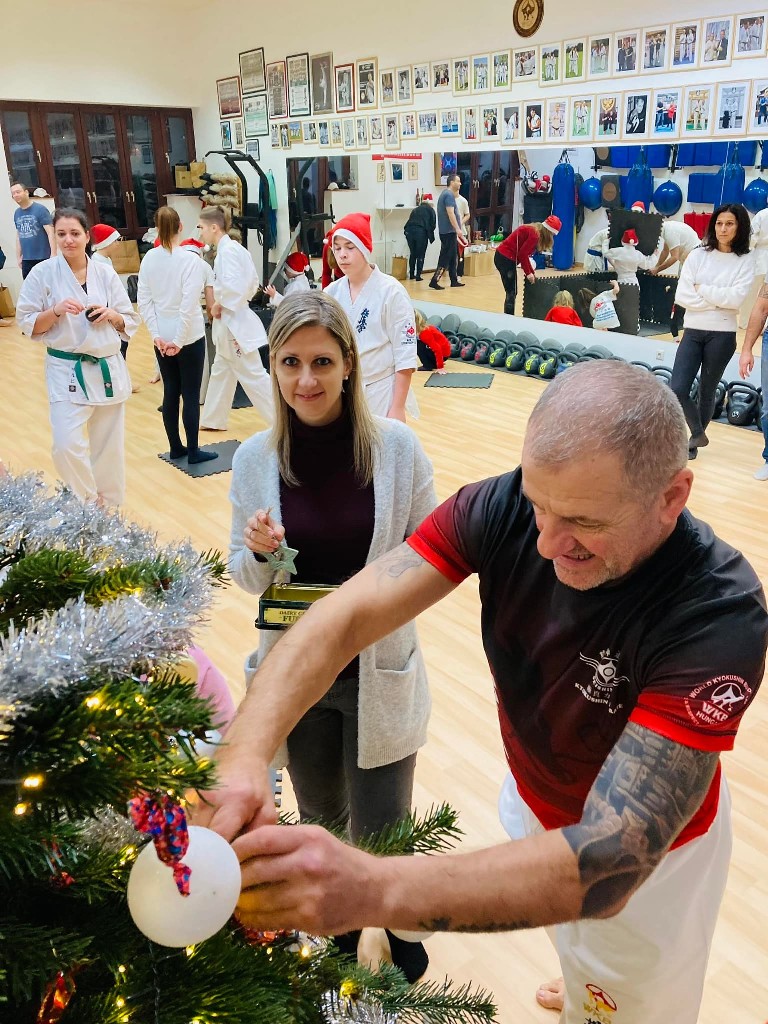 Seishin karácsonyfa közös díszítése 🎄🎅🏻🥋⛩