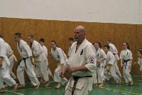 Kancho Gerard Gordeau 9. Dan az IBK vezetője edzést tart a Seishin Dojoban
