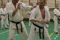 Kancho Gerard Gordeau 9. Dan az IBK vezetője edzést tart a Seishin Dojoban