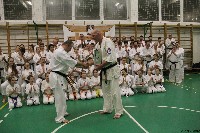 Kancho Gerard Gordeau 9. Dan az IBK vezetője edzést tart a Seishin Dojoban